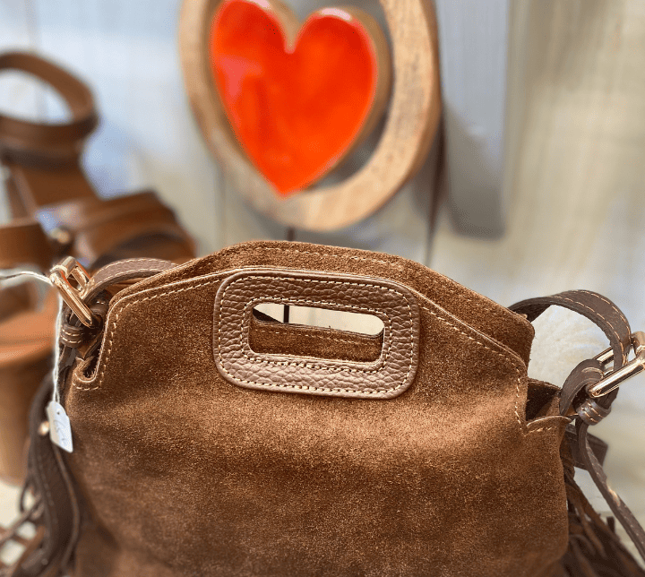 Sac en cuir marron à franges, modèle bohème chic – boutique de chaussures et maroquinerie à Salernes maroquinerie
