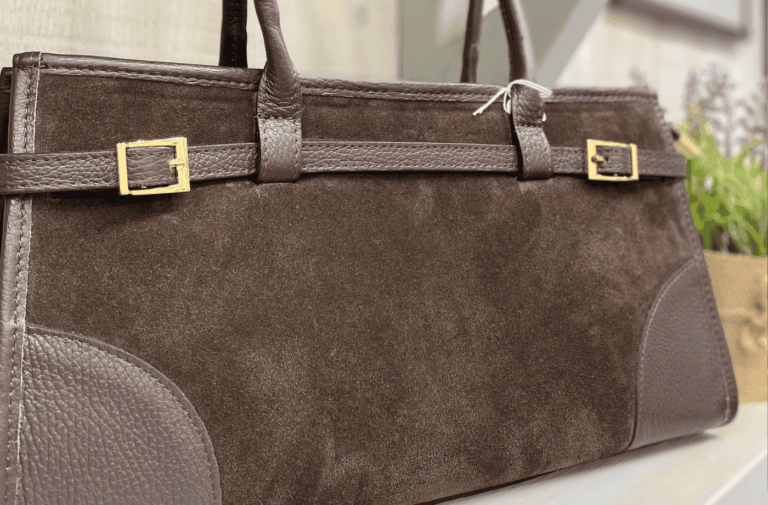 Sac en daim marron et cuir avec boucles, style authentique – Salernes maroquinerie