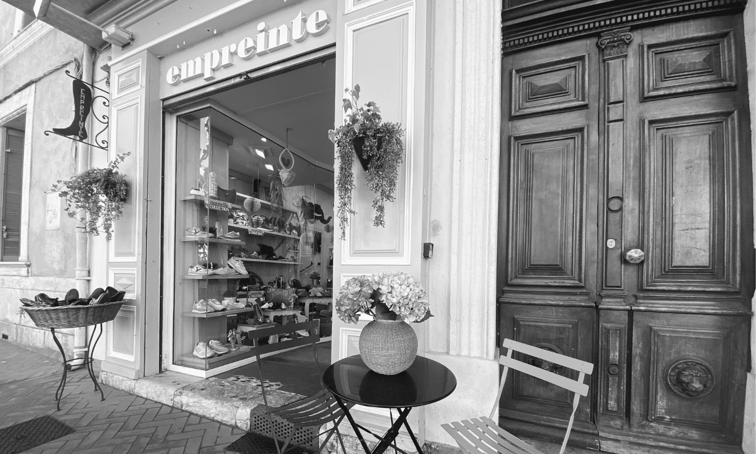Devanture de la boutique de chaussures Empreinte à Salernes dans le Var